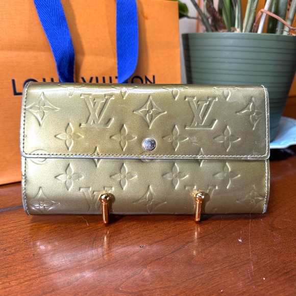 Louis Vuitton Handbags - AUTHENTIC Louis Vuitton wallet. Green.